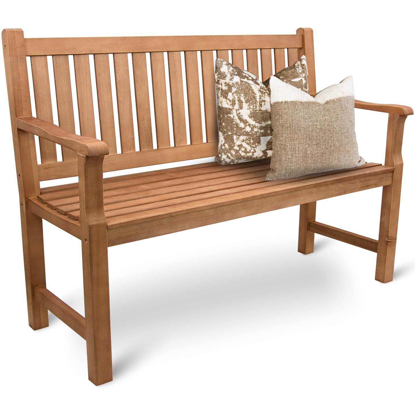 Gartenbank aus Holz mit Schutzabdeckung und Gartenhandschuhen